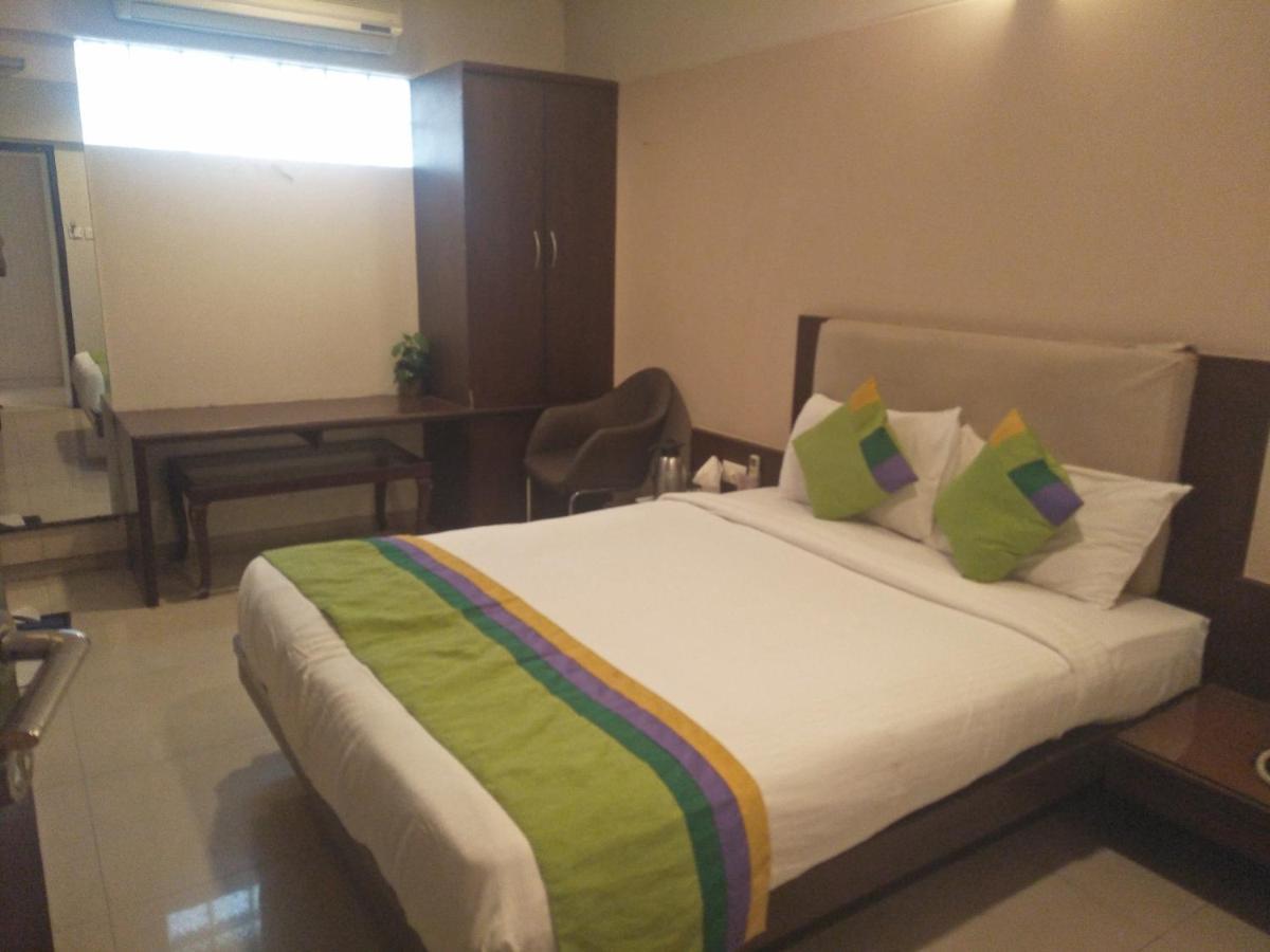 Treebo Trend Hotel Basera Púna Kültér fotó