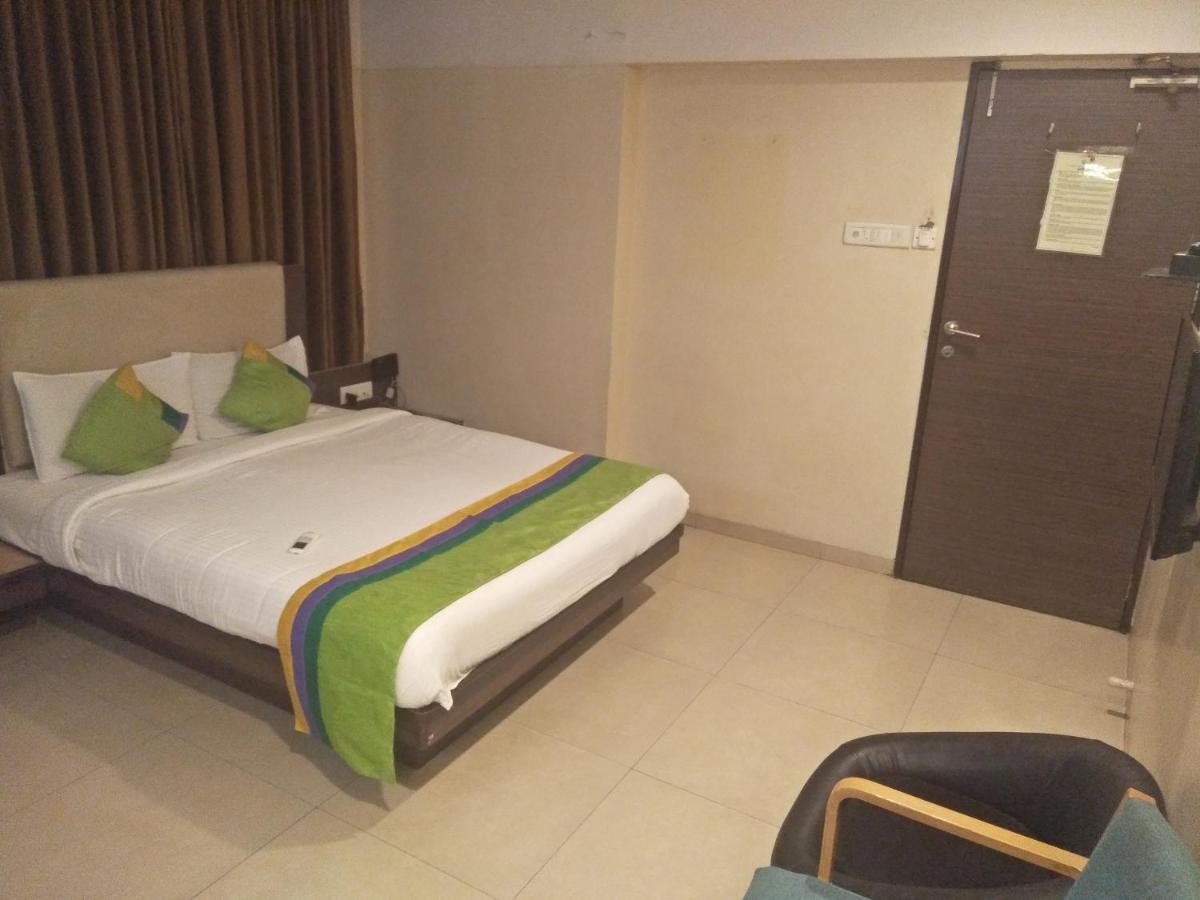 Treebo Trend Hotel Basera Púna Kültér fotó