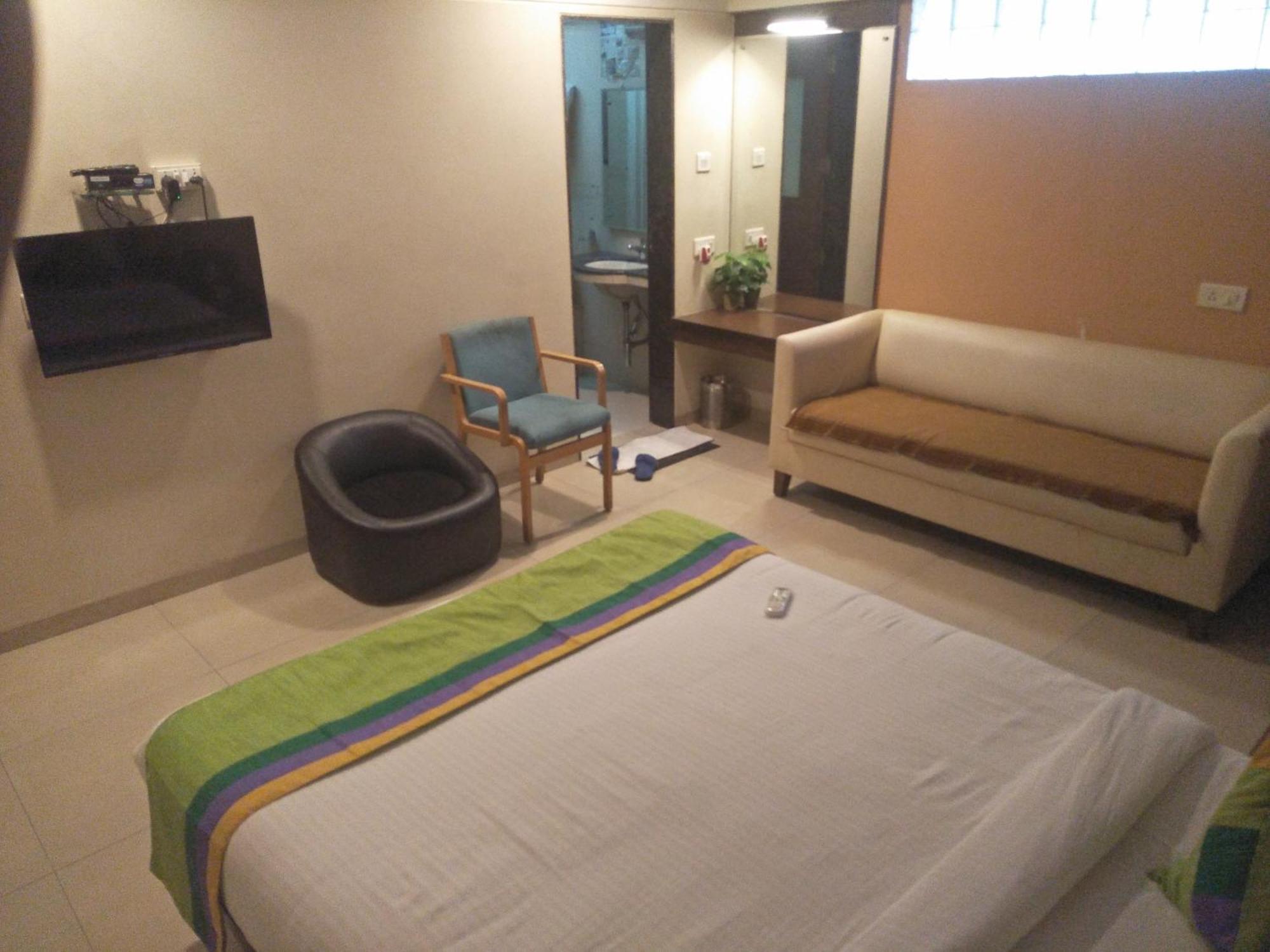 Treebo Trend Hotel Basera Púna Kültér fotó