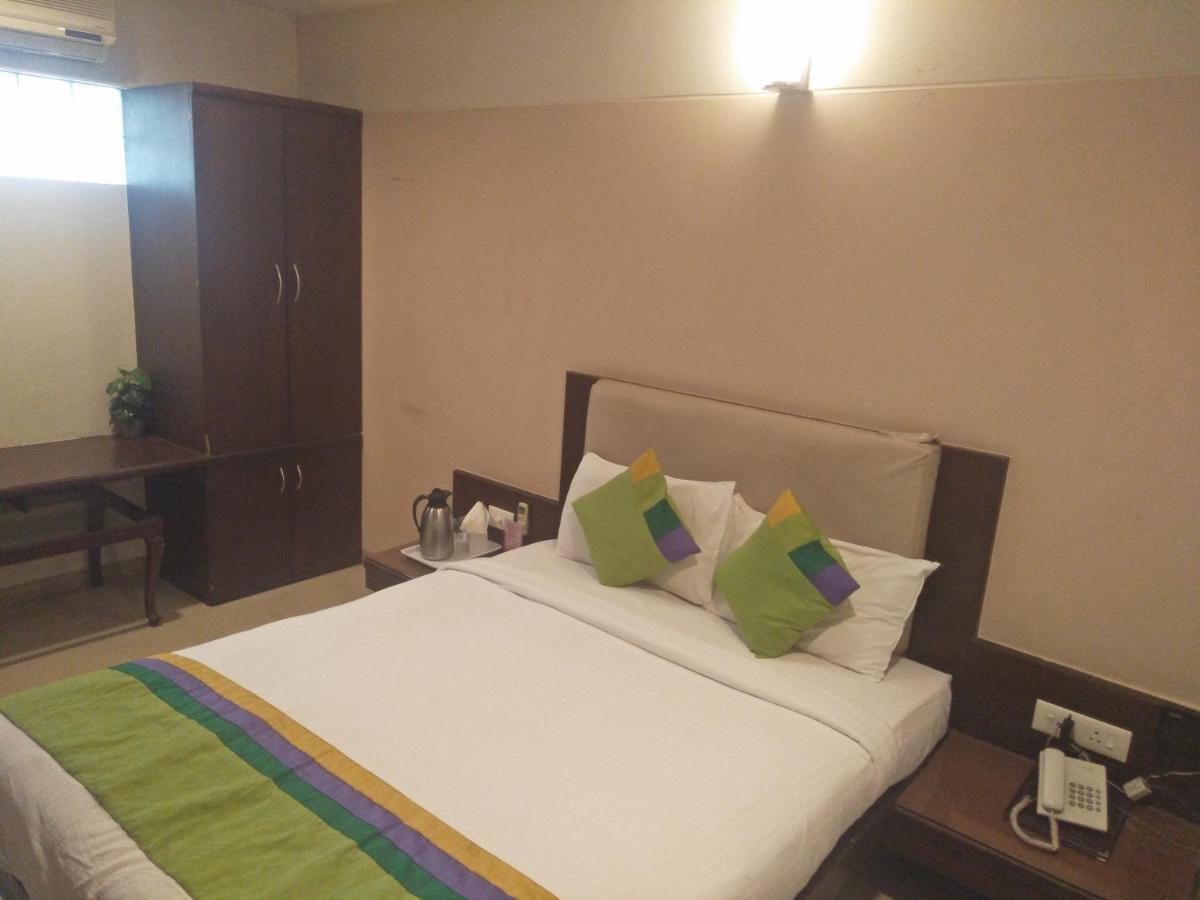 Treebo Trend Hotel Basera Púna Kültér fotó