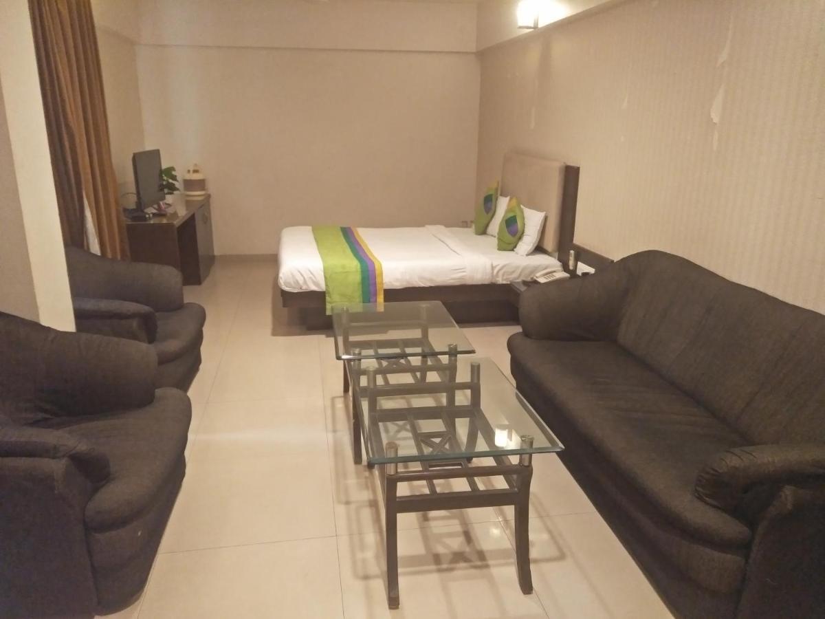 Treebo Trend Hotel Basera Púna Kültér fotó