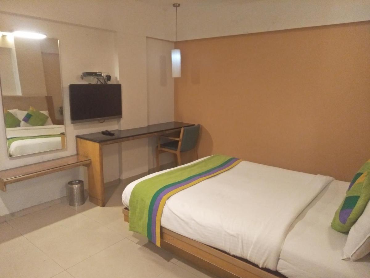 Treebo Trend Hotel Basera Púna Kültér fotó