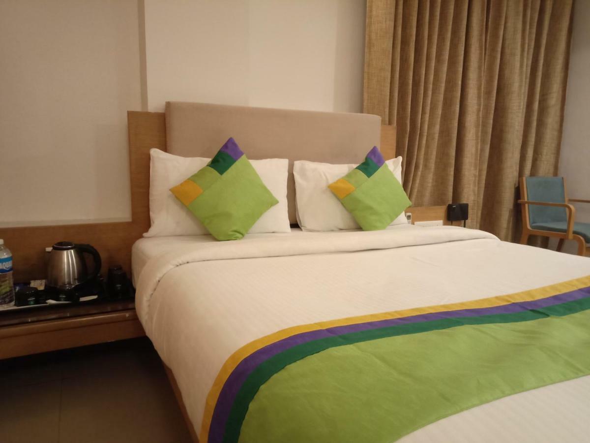 Treebo Trend Hotel Basera Púna Kültér fotó