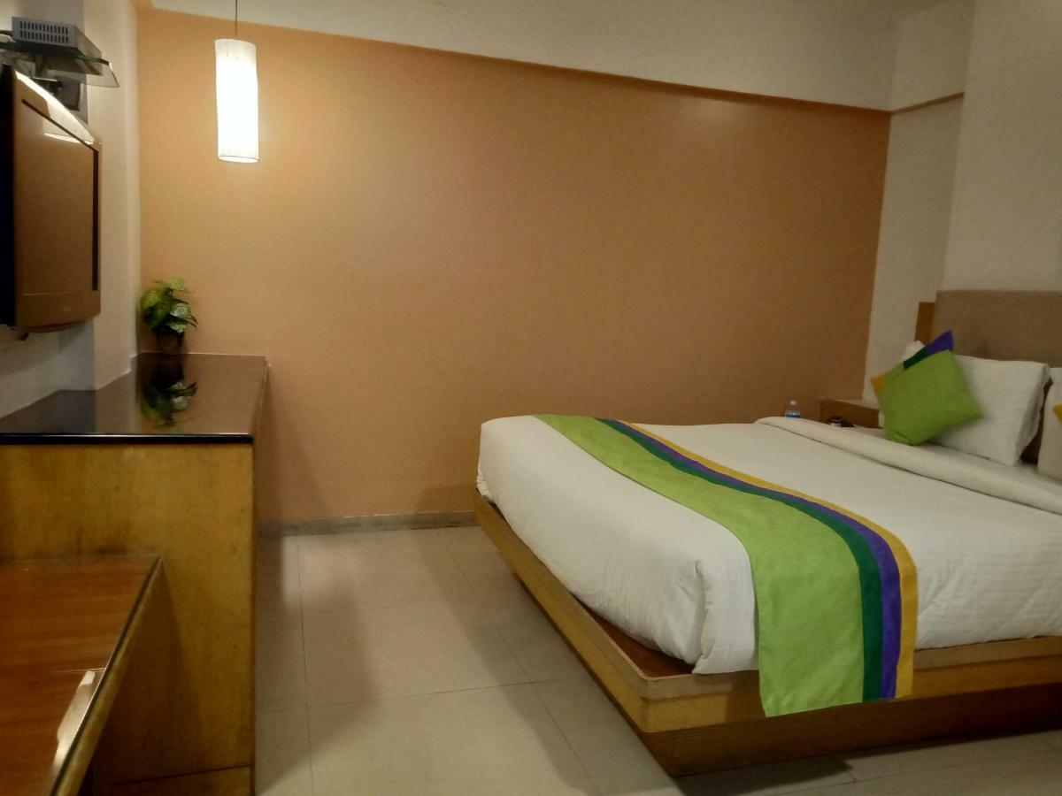Treebo Trend Hotel Basera Púna Kültér fotó