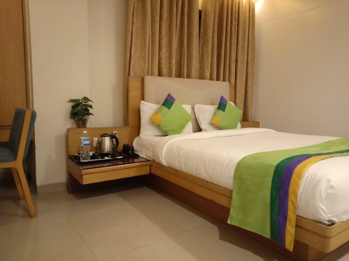 Treebo Trend Hotel Basera Púna Kültér fotó